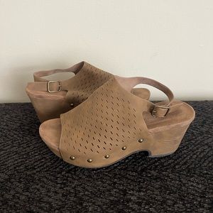 Pierre Dumas brown wedges